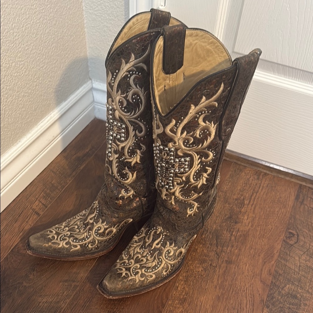 Corral Brown and Cream Heeled Boots with Intricate Embroidery